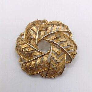 Celebrity NY Gold tone Woven Brooch